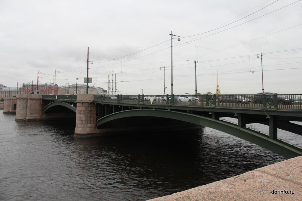 Движение по Биржевому мосту в Петербурге закроют в ночь на 9 октября