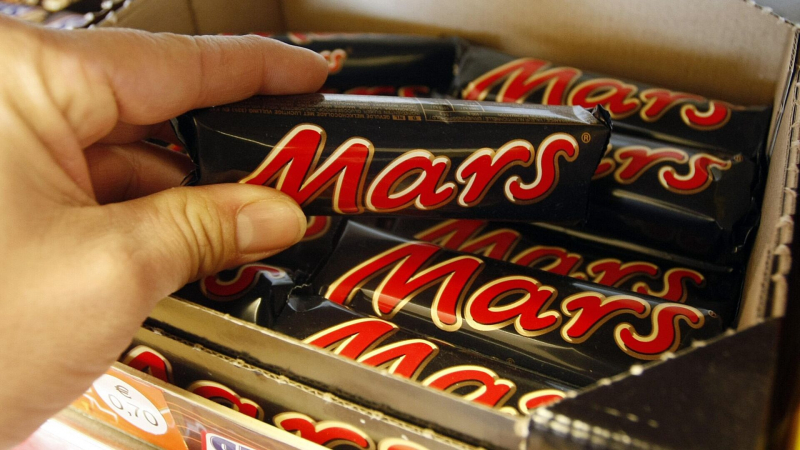 Mars и Mondelez повысят цены на сладости в России