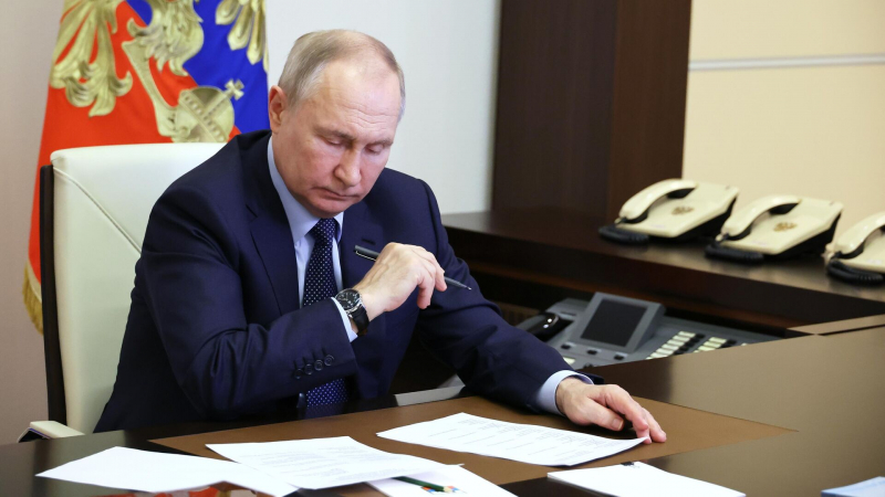 Путин подписал закон о "периоде охлаждения" по потребительским кредитам
